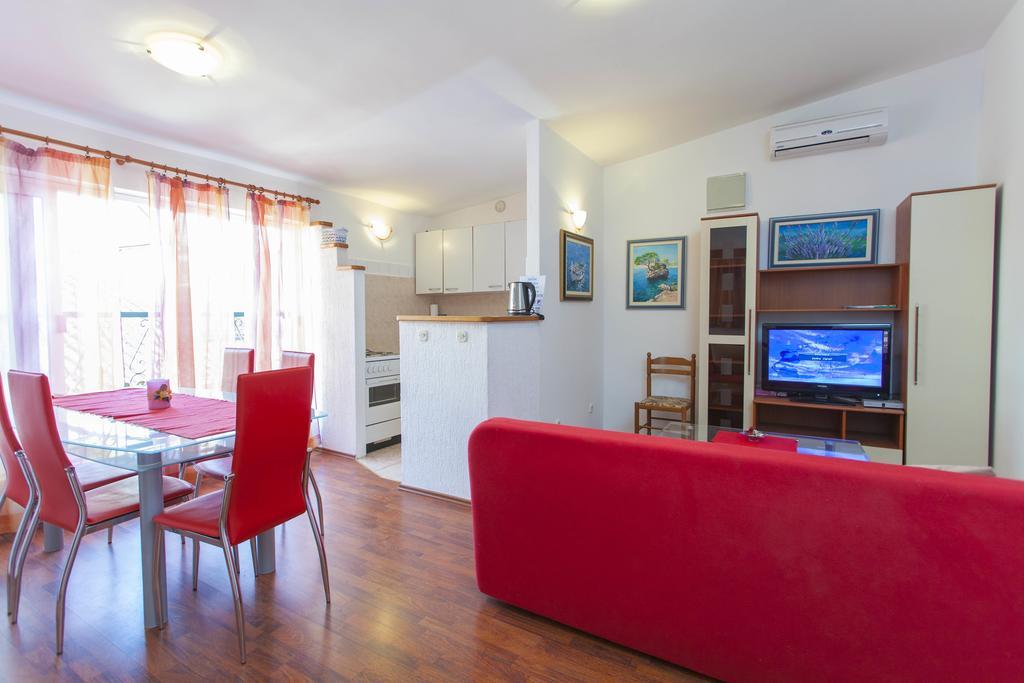 Carolija Apartment Макарська Номер фото