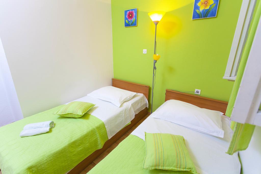 Carolija Apartment Макарська Номер фото